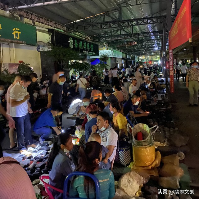 翡翠直播真的能赚钱吗,做翡翠直播一年能赚多少钱