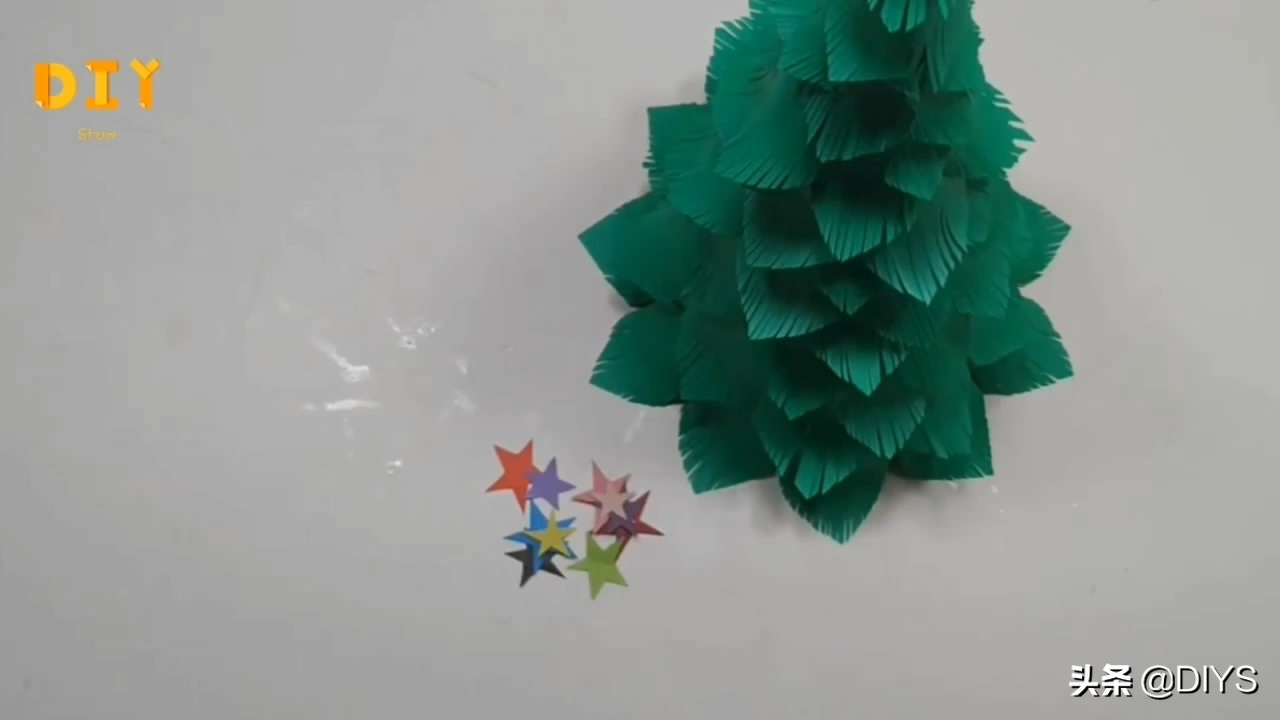 手工圣诞树剪纸制作幼儿园,四个圣诞树连在一起剪纸教程