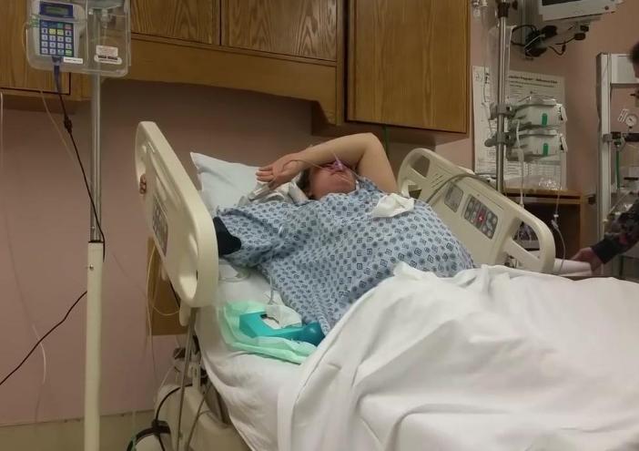 顺产备皮遭遇男护士，产妇害羞想让丈夫来，却被医生痛批胡闹