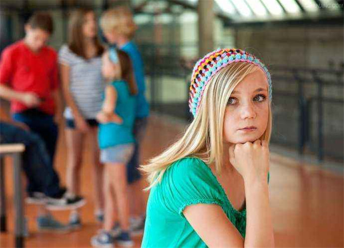 家长如何引导孩子远离嫉妒,孩子遭人嫉妒家长怎样正确引导