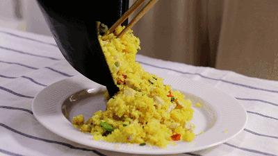 没有一份沮丧是蛋炒饭搞不定的，如果有就再来一碗