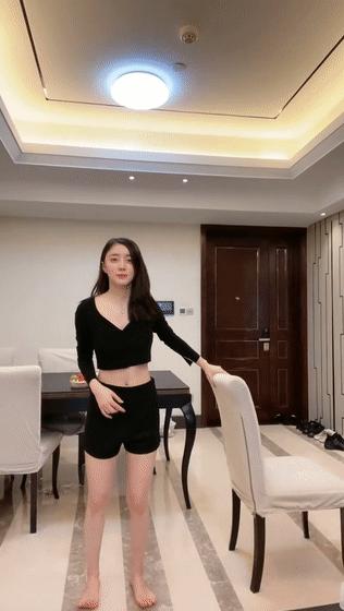 穿黑丝的“安安教练”换长裤复出！但某些主播还在玩这套