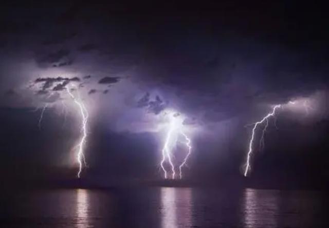 雷电为什么会击中人类,雷电致死原因