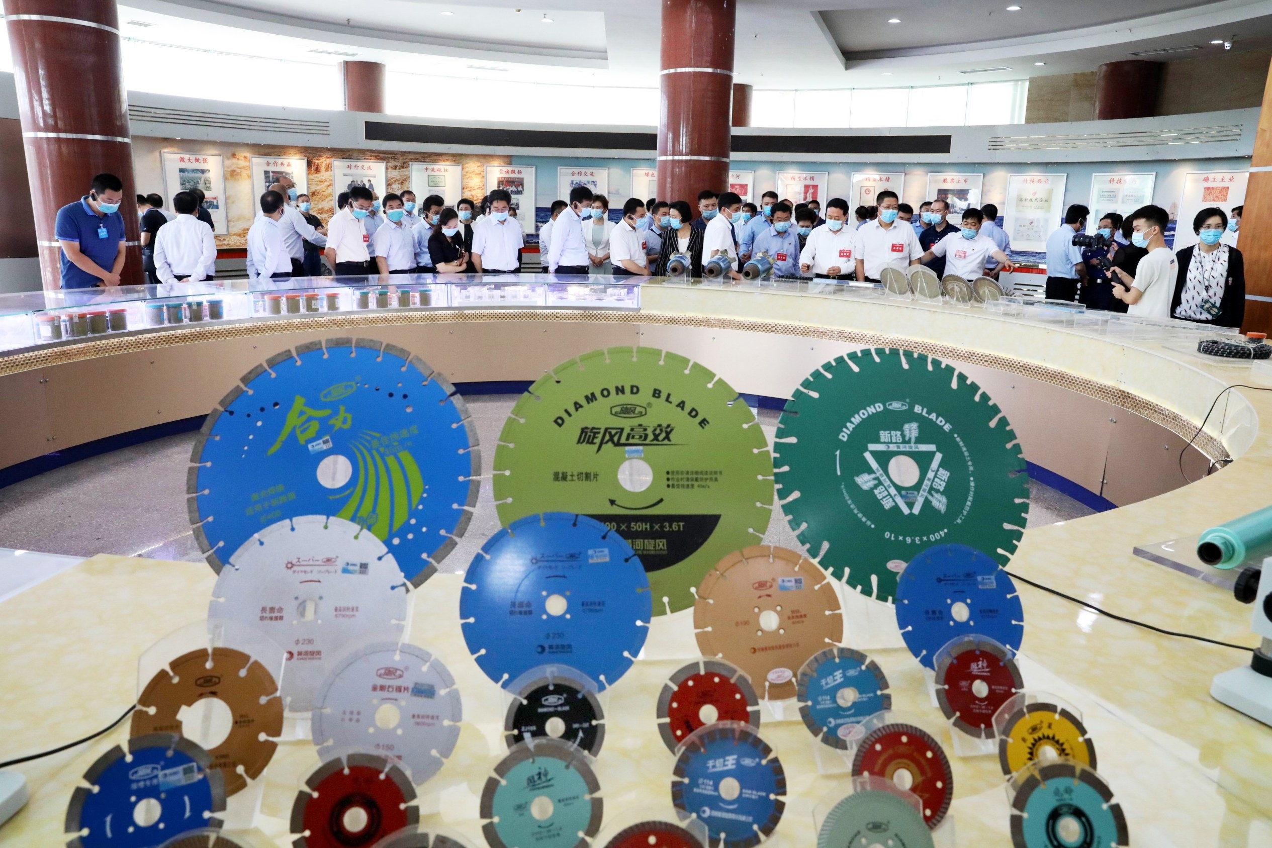 感悟发展成就激发奋进力量,感受发展的沧桑巨变