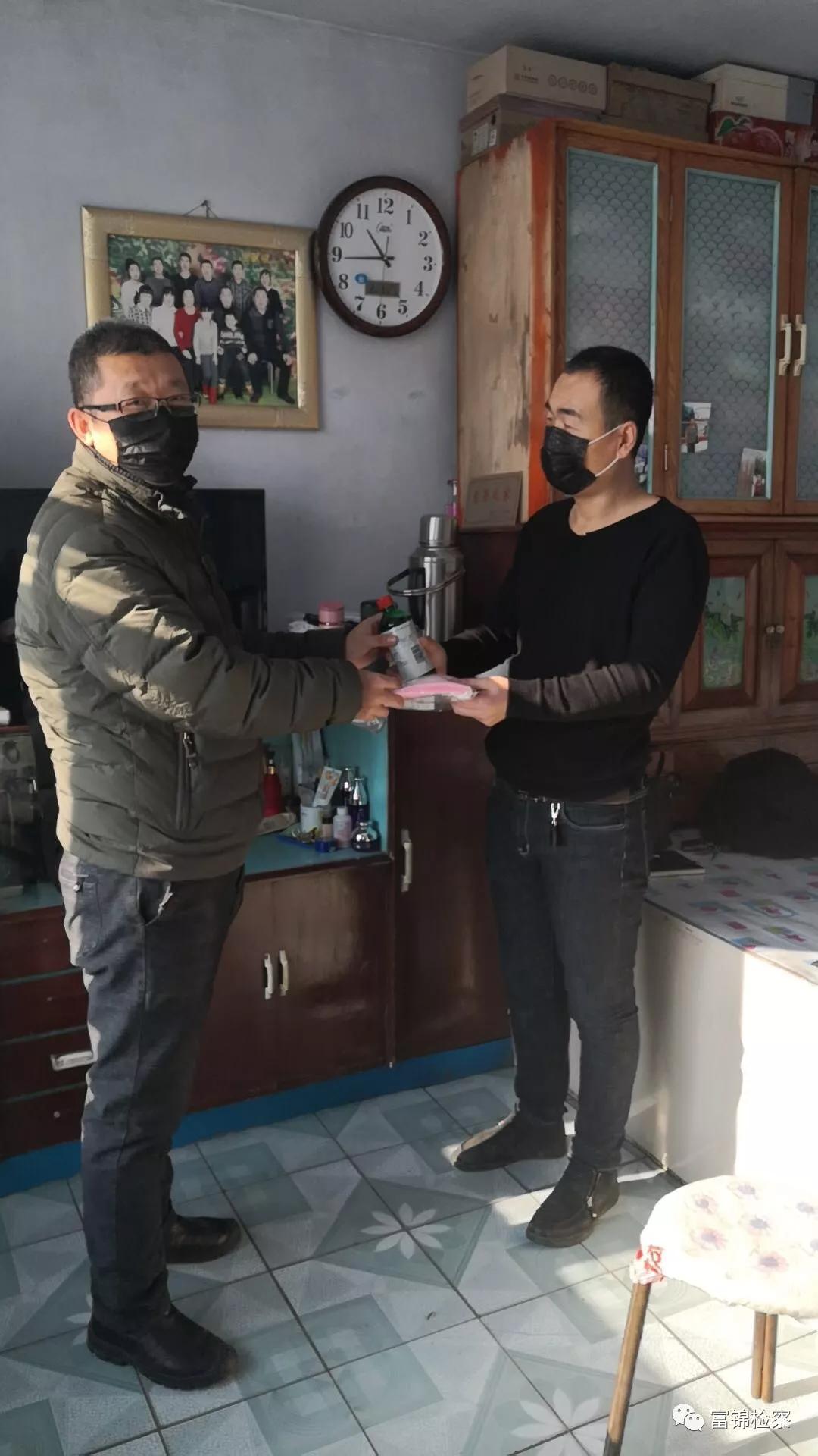 【微动态】群众没粮我帮买，敬请安心宅在家——富锦市人民检察院驻村工作队为村民跑腿当“代购”