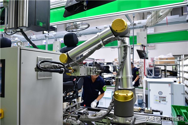 协作机器人与智能制造,协作机器人助力