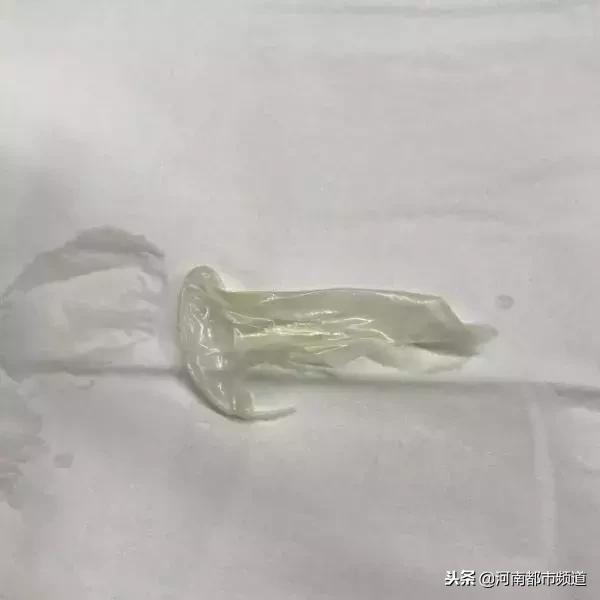 喜茶瓶底异物怎么清理干净,喜茶回应网友喝出异物