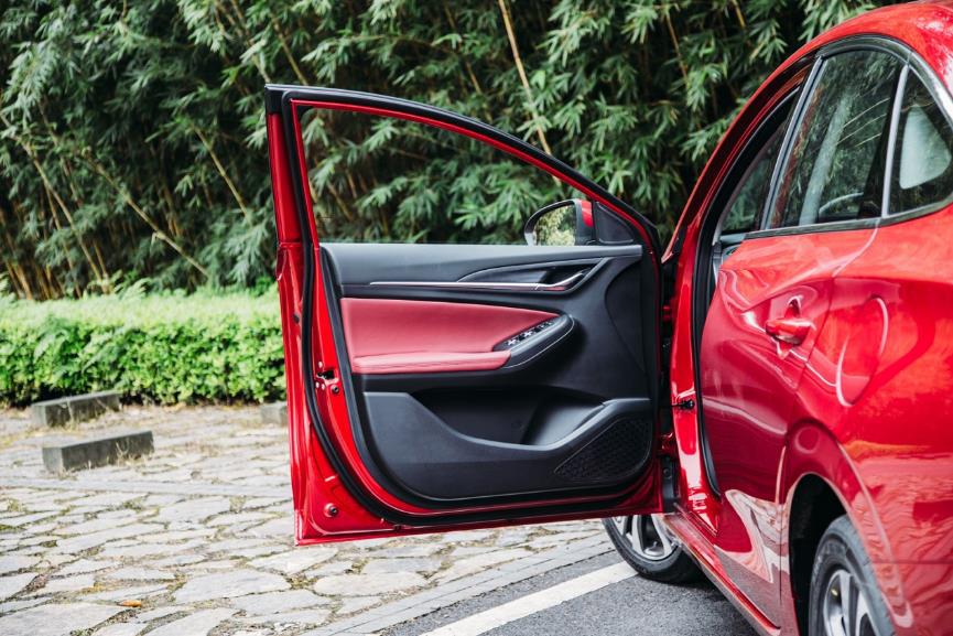 宝马f20评价,逸动plus高速稳定性怎么样