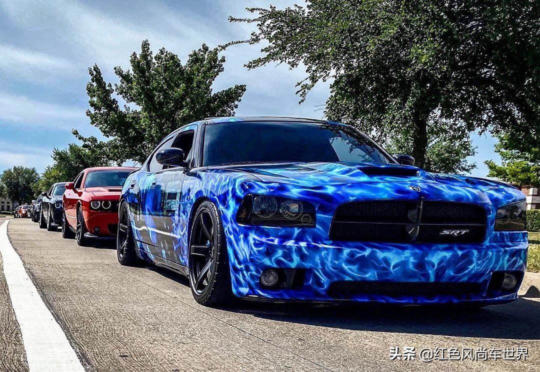 道奇战马srt8多少钱,肌肉猛兽道奇战马