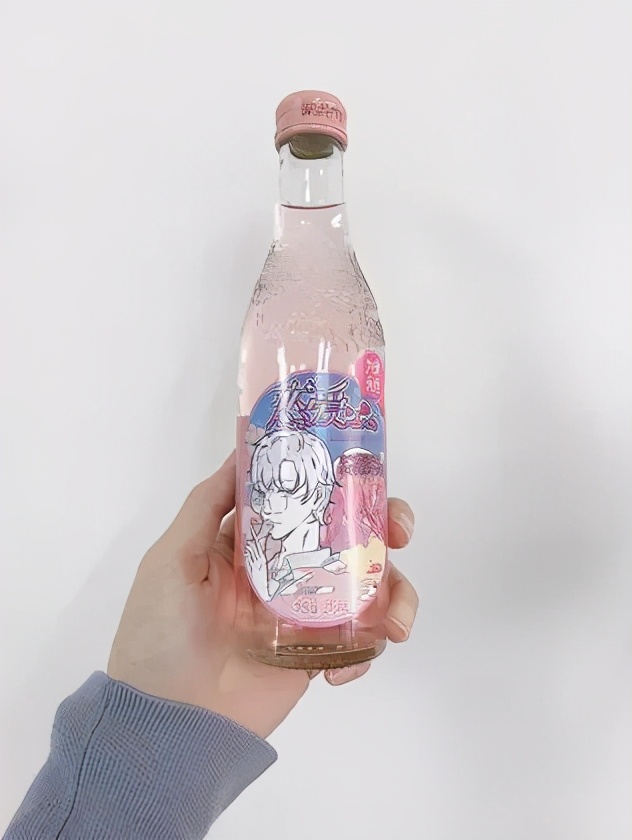 吃完樱花味零食，像被女仆装*男猛**暴打一顿