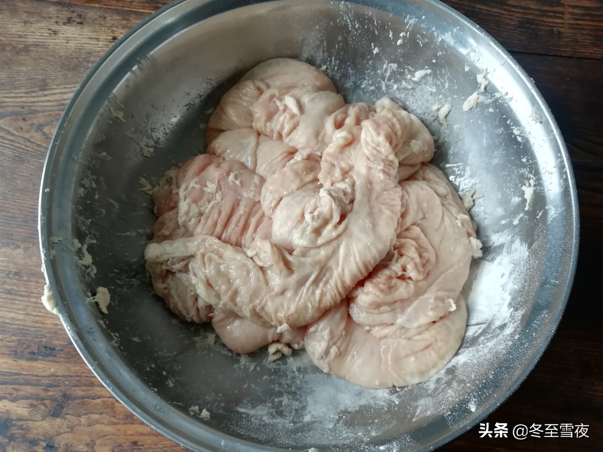 怎样洗肥肠的方法教程,清洗肥肠的正确做法