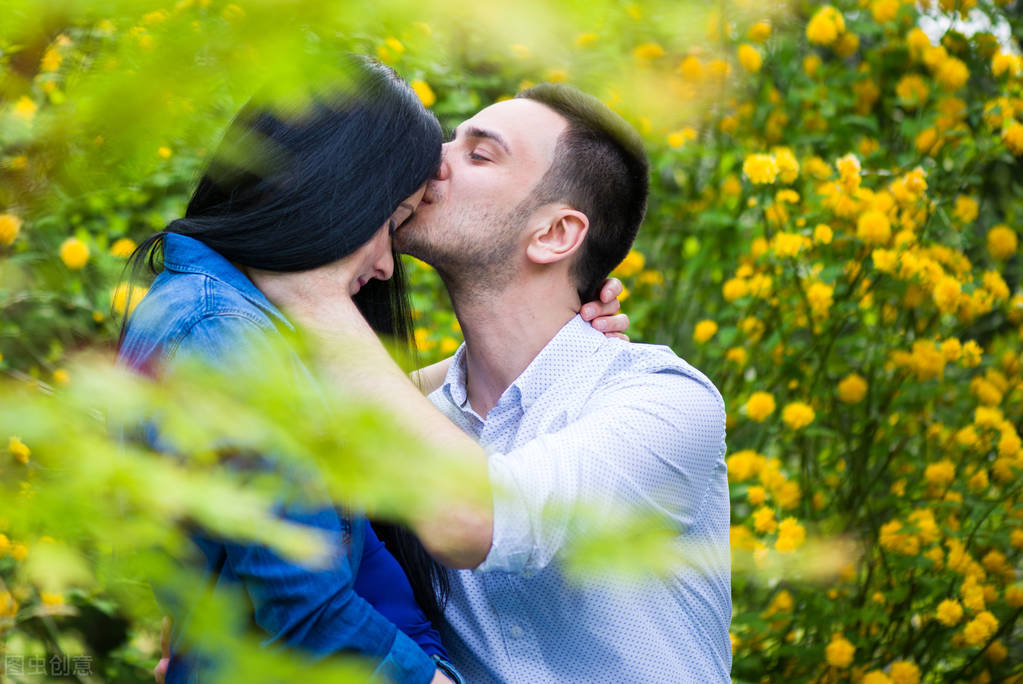 如何让女生喜欢你离不开你,如何让女生喜欢你英文