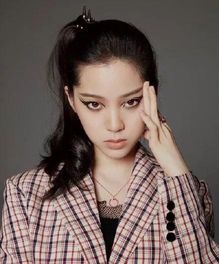 欧阳娜娜齐刘海眼线,欧阳娜娜燕尾眼线新闻