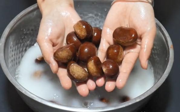 剥板栗小妙招不用上火,怎样剥板栗又快又好