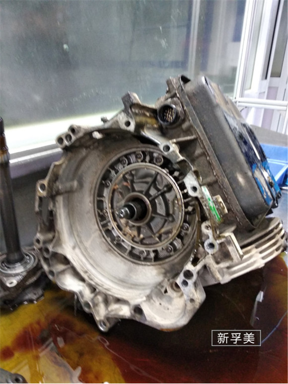 奥迪q3变速箱渗油维修多少钱,奥迪a4l起步变速箱打滑