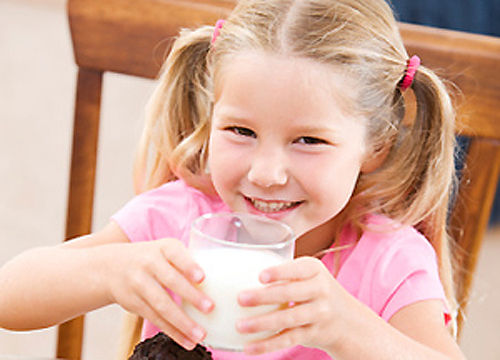 2岁宝宝只爱喝奶不爱吃饭怎么办,11个月宝宝不爱喝奶是什么原因