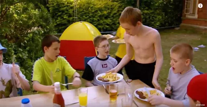 没有大人管的小孩子,没有大人管的孩子