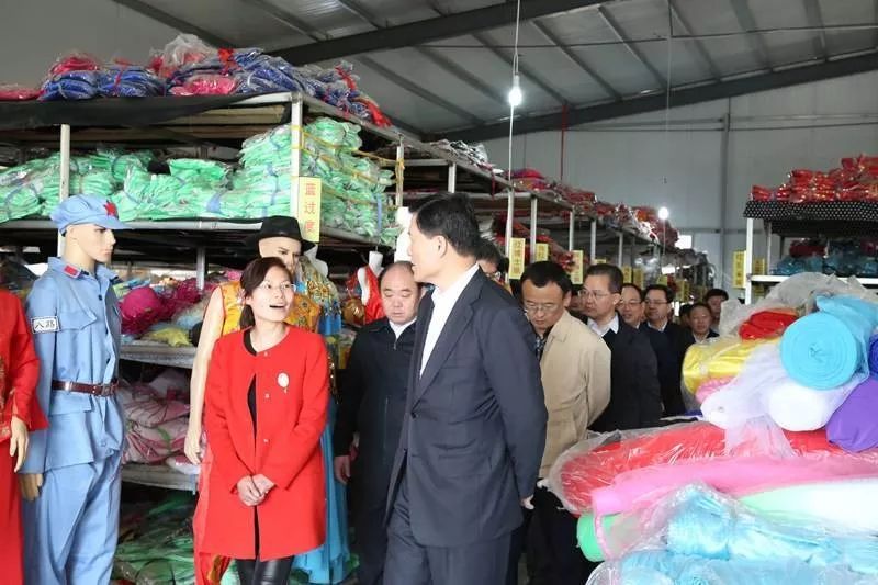 英雄莫问出处！他带领全村搞电商一年卖4个亿，马云都给他点赞