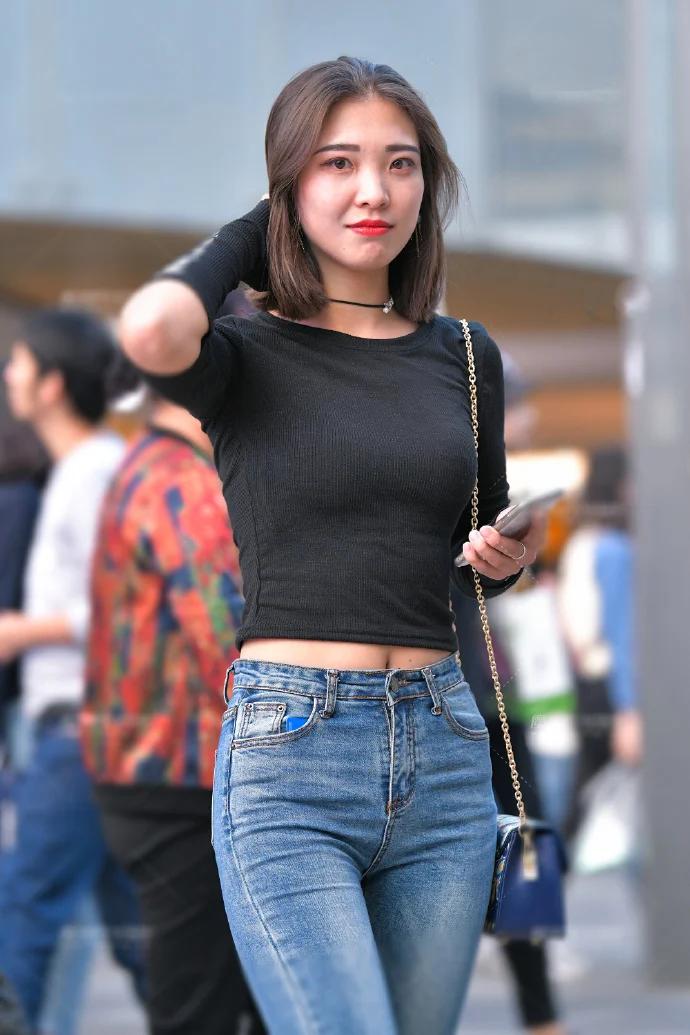 穿牛仔裤的小姐姐腰有多细,好身材牛仔裤小姐姐