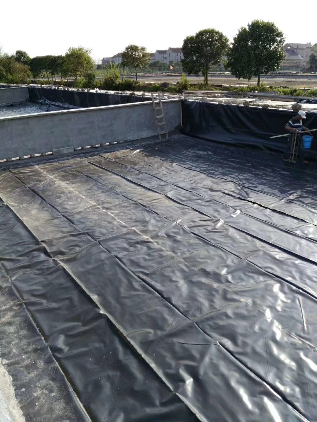 鱼塘防渗漏用什么方法好,沙石底的鱼塘渗漏如何处理