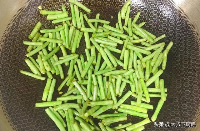 怎么炒酸豇豆好吃又简单视频,开胃豇豆下饭菜制作方法