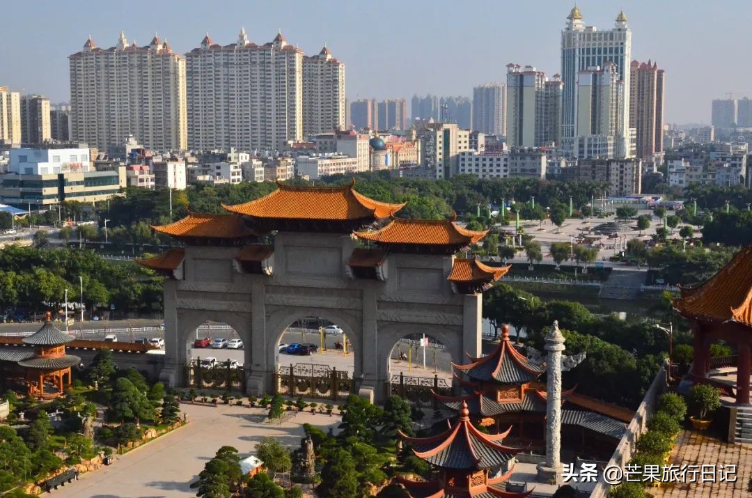 广西“布达拉宫”,据说台湾富商花30亿,用8000工人才建成