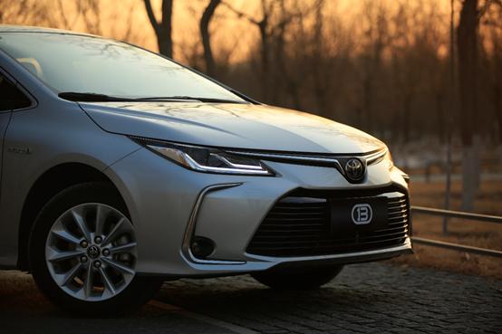 丰田卡罗拉双擎旗舰版试驾,真香定律广汽丰田tnga驾趣体验营