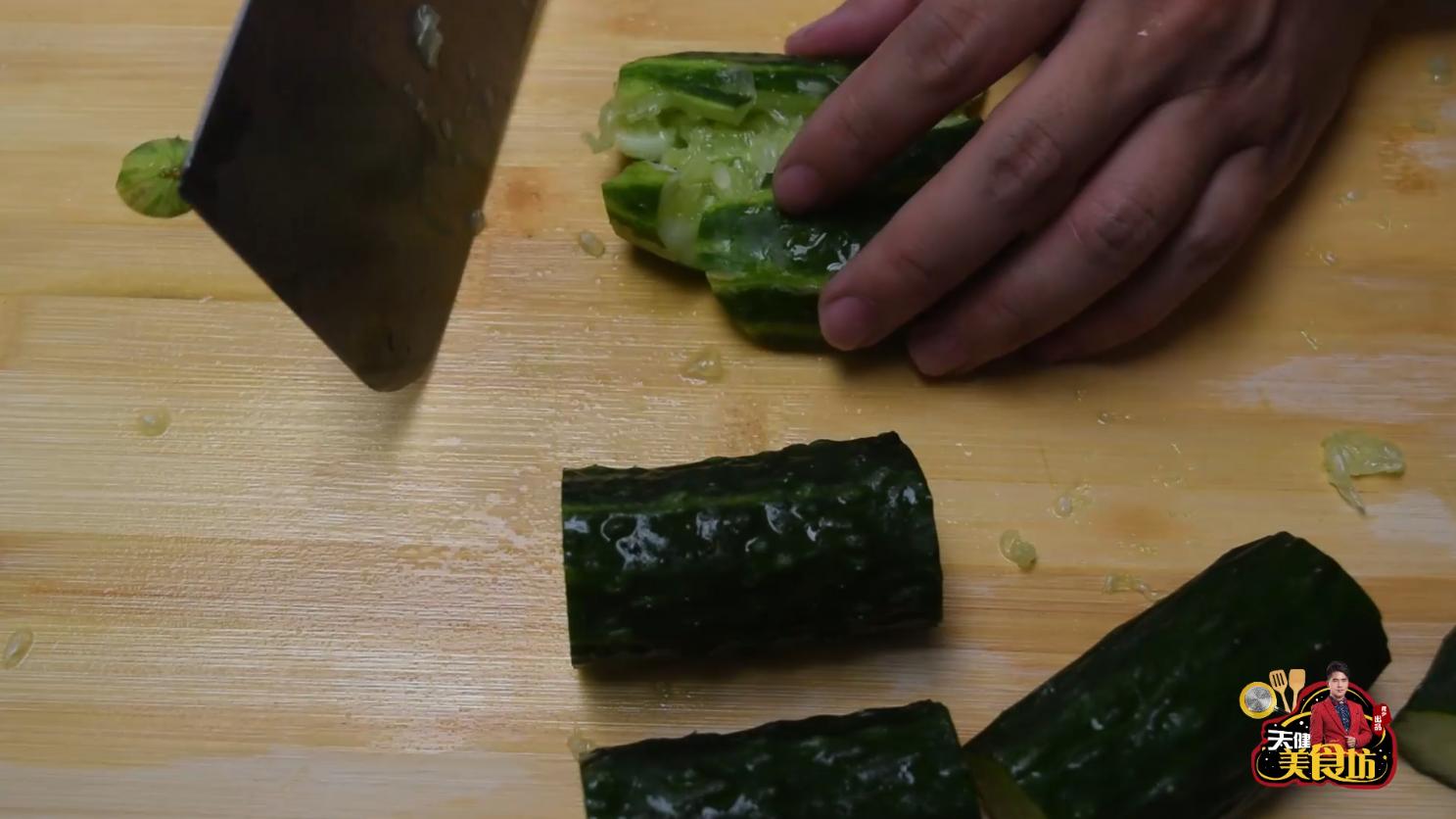 爱吃香菜的拍黄瓜,凉拌拍黄瓜最正宗的做法