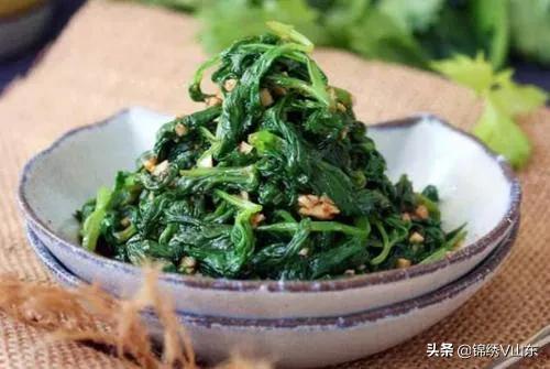 朋友来家吃饭做几个家常菜,朋友来家里做了一桌子菜