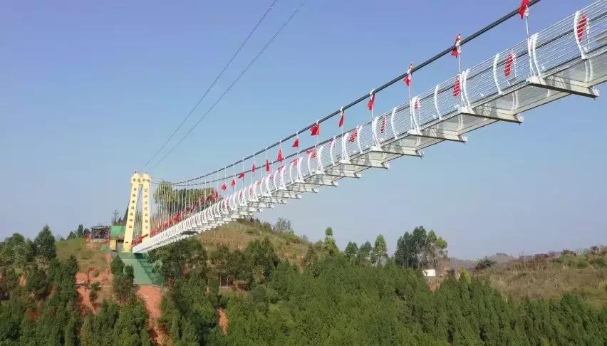 天桥沟玻璃栈道一日游,芙蓉山风景区玻璃滑道