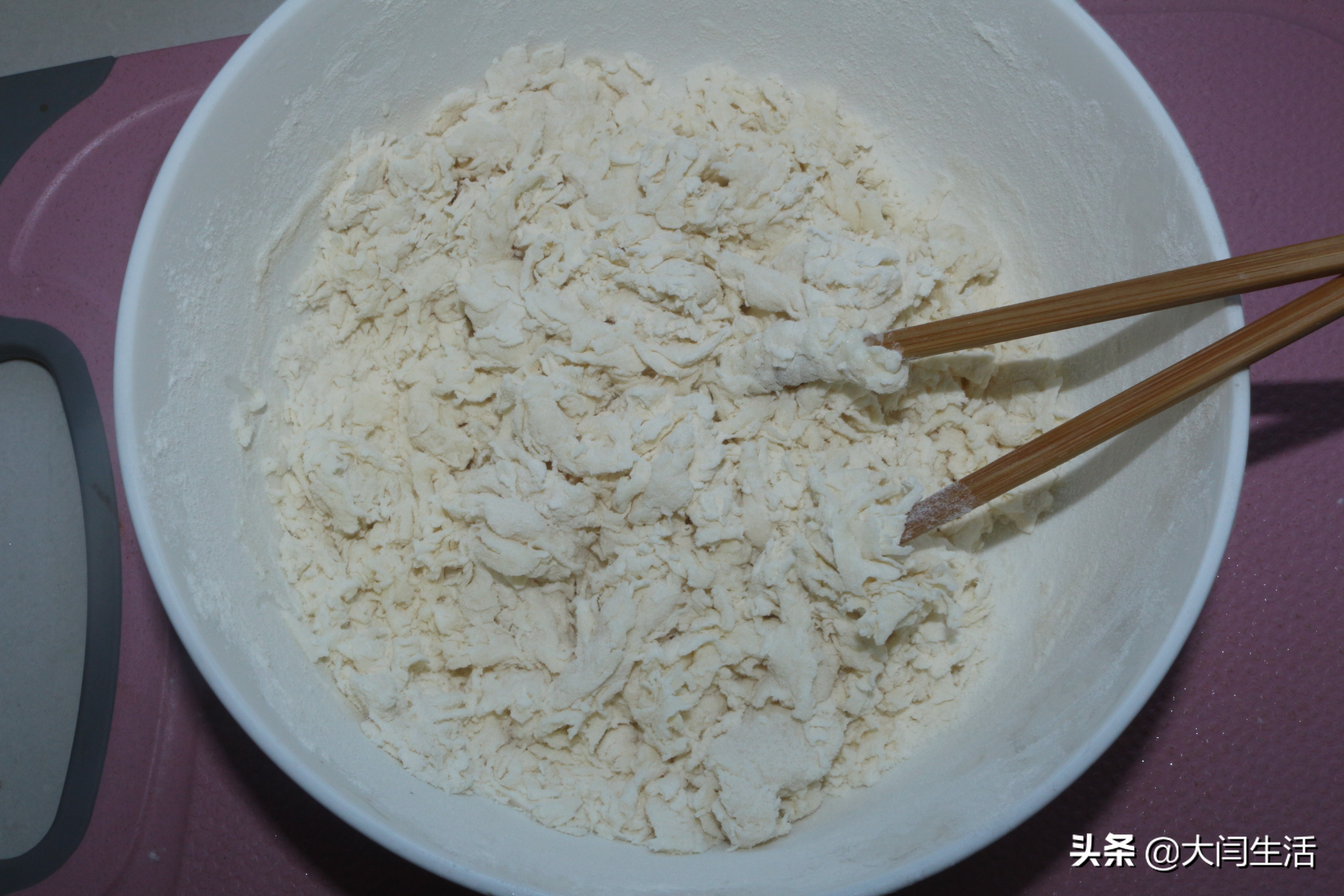 薄单饼卷菜用什么水和面,1碗面粉1碗水教你个独特的做法