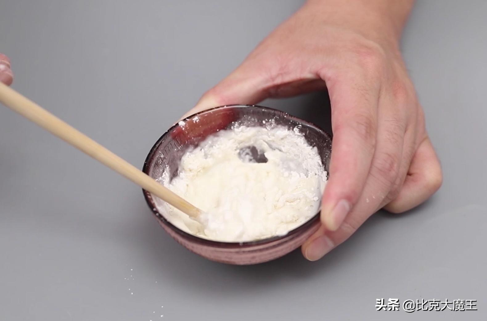 白墙脏了最好别用水擦,白墙脏了不用怕清洗用这招