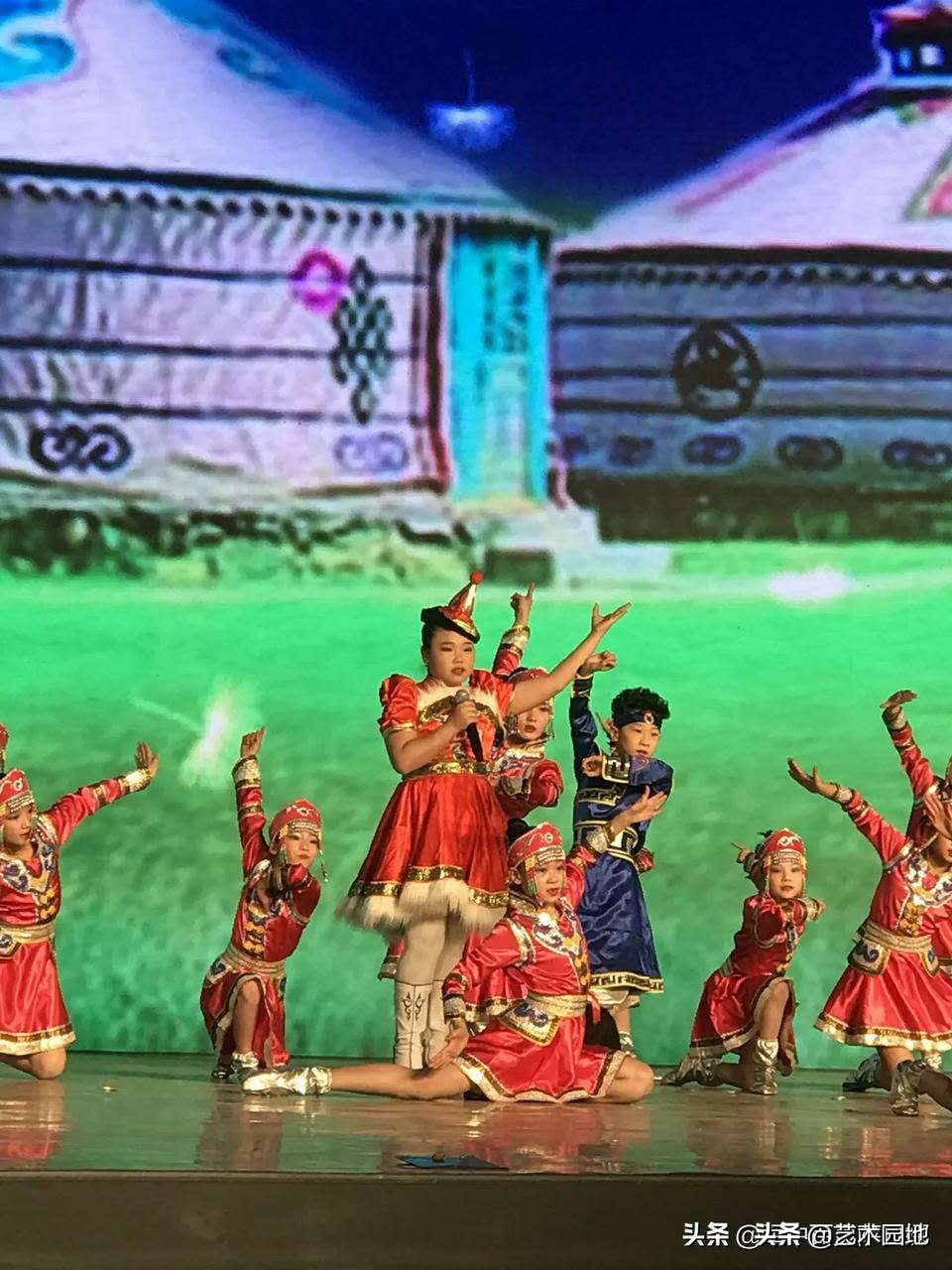 演员萨日娜年轻照片,萨日娜歌曲完整版