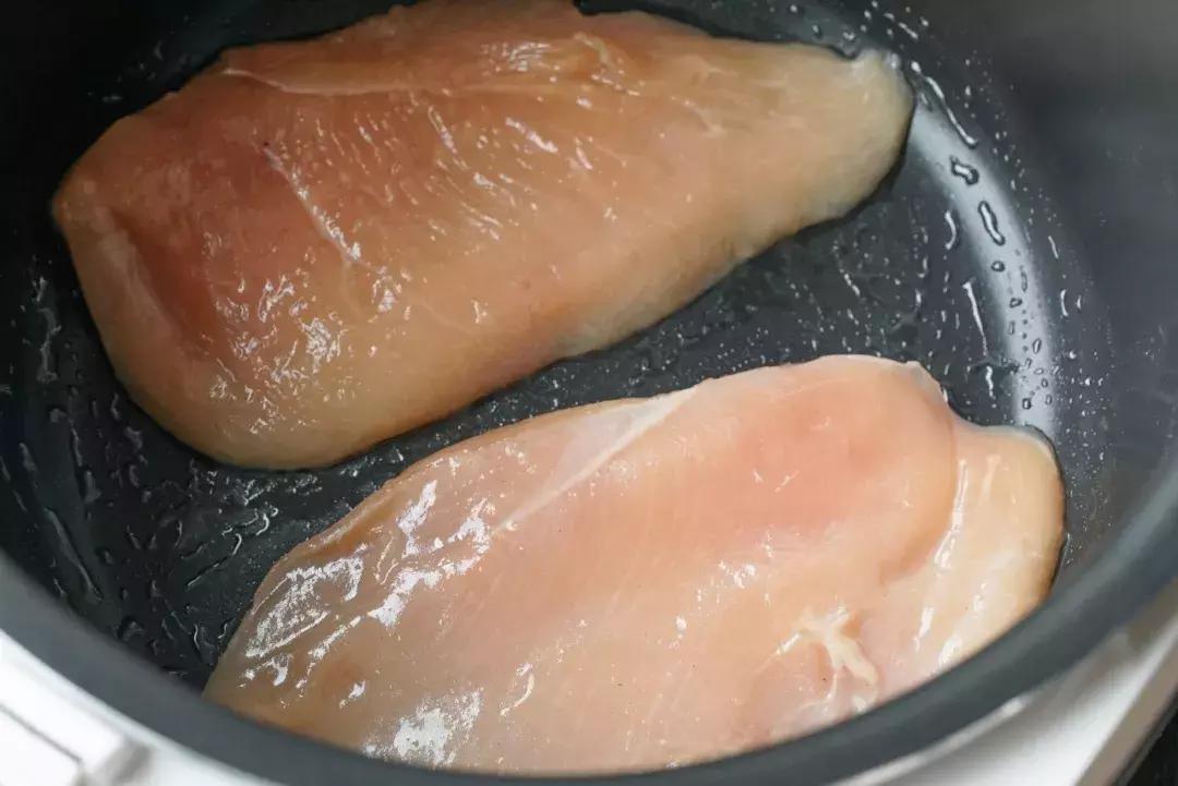 鸡胸肉肠减脂做法自制,鸡胸肉的做法吃货的福音值得一试