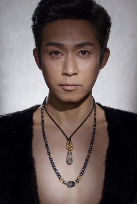 她设计的珠宝如画似景承包了你对美的所有渴求与遐想