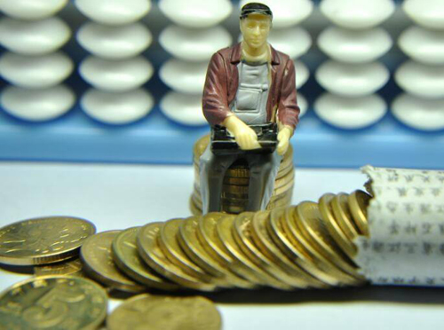 老人进了养老院养老金还可以拿吗,养老金不够住养老院怎么办