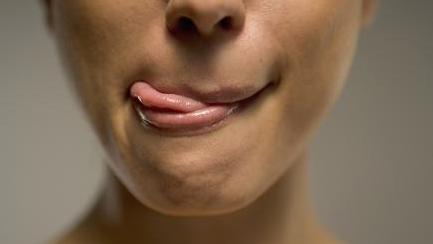 烂嘴角最快的解决办法,吃腊肉上火烂嘴角是什么原理