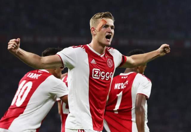 足球史上最强的10名球员,足球历史上踢得最好的11人