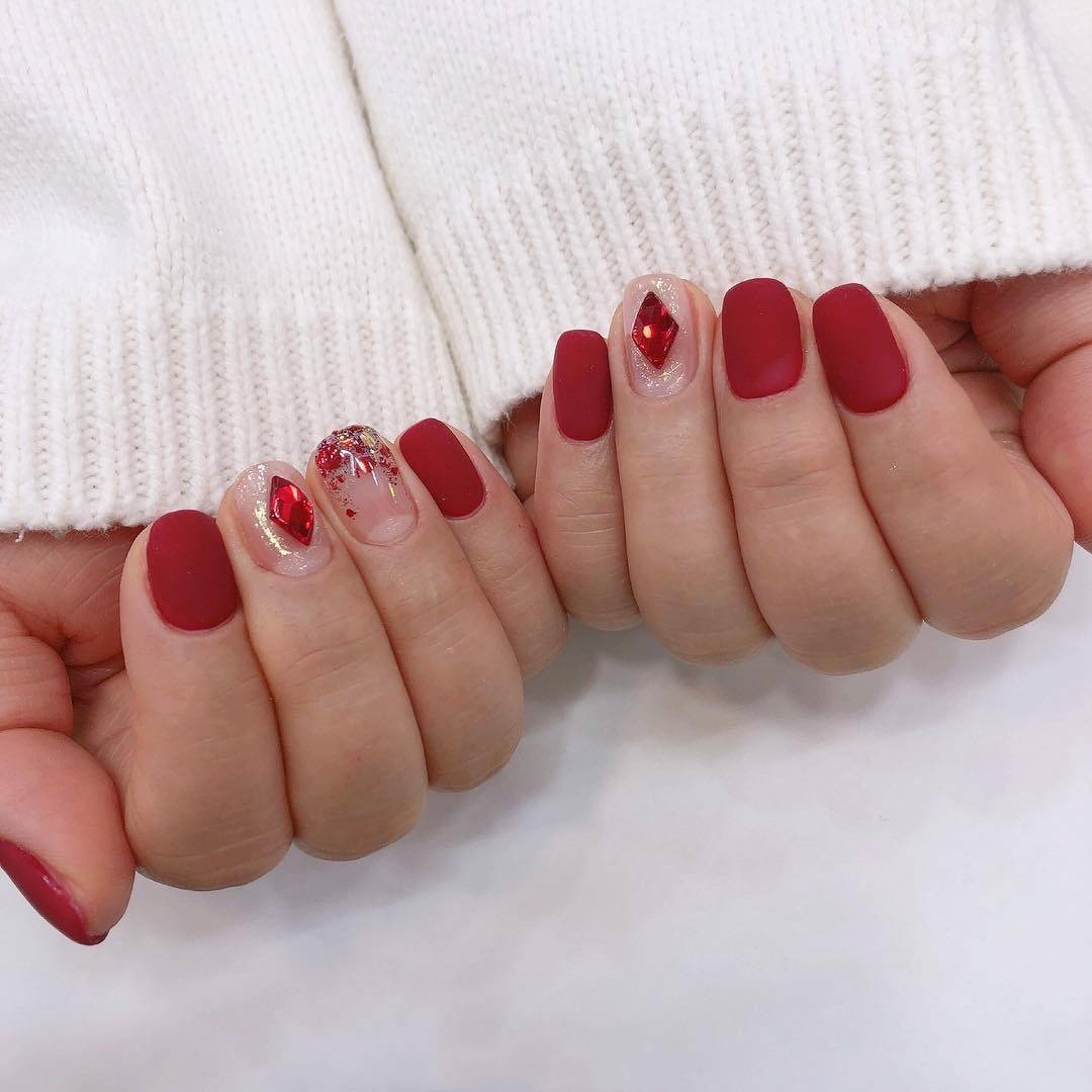 简约高级珍珠钻石美甲,钻石美甲款式简约