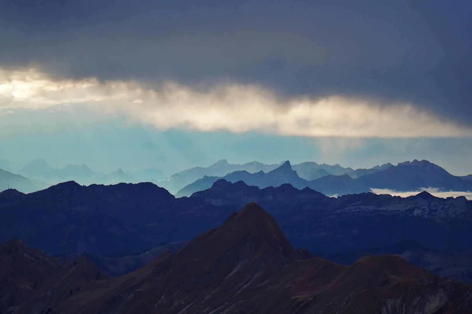 瑞士少女峰旅游详细攻略,四姑娘山徒步路线免费推荐