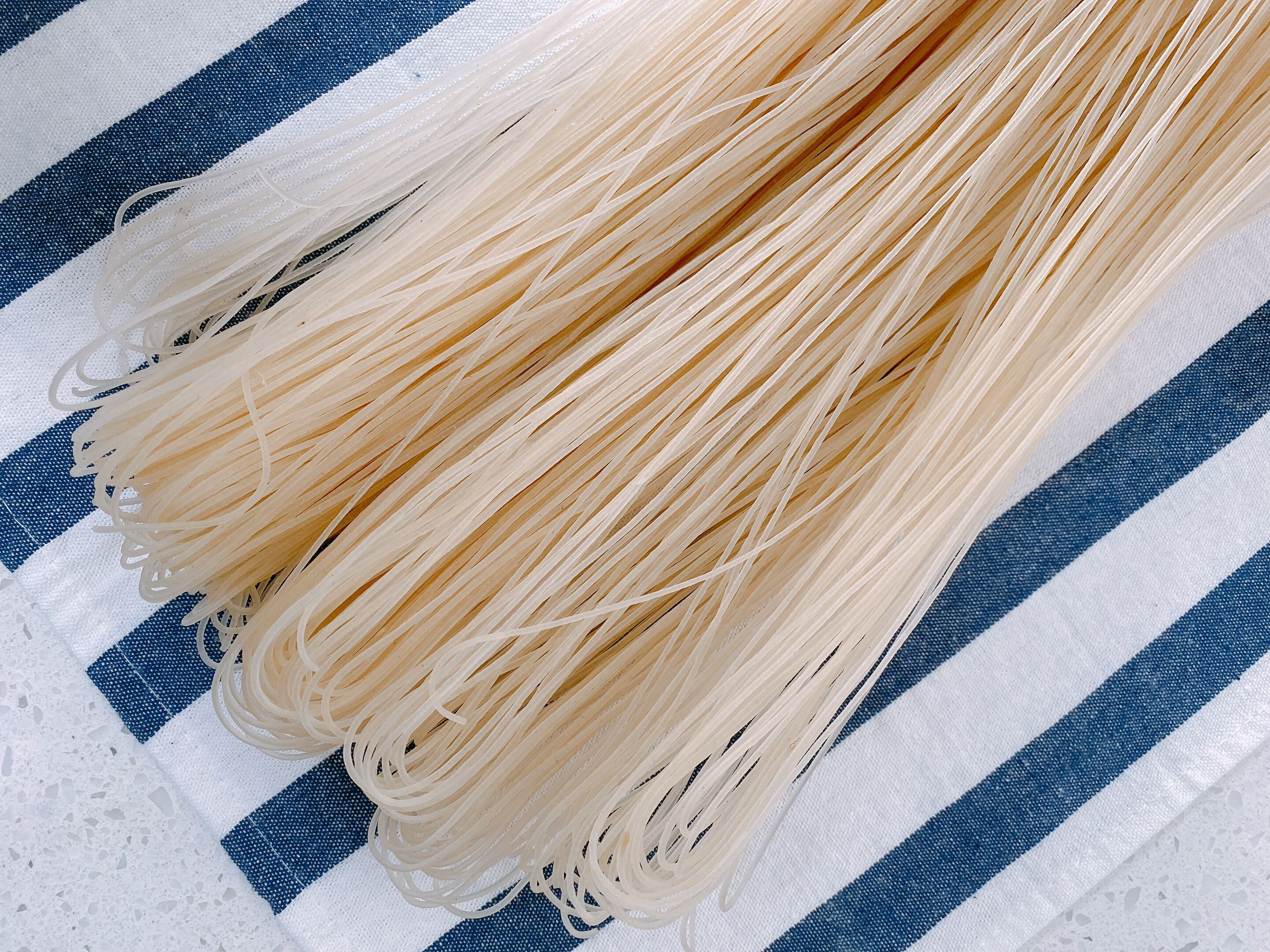 米粉炒粉怎么煮才好吃,在家做三鲜米粉最简单的方法