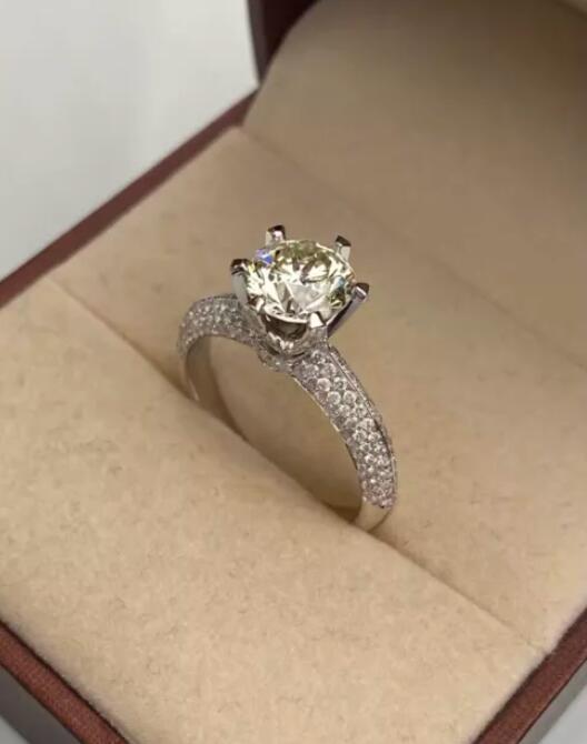 买一克拉钻戒多少钱大概,一克拉钻戒价格最低多少钱