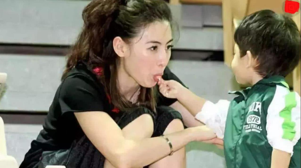 谢霆锋王菲张柏芝之间爱恨纠葛,谢霆锋张柏芝王菲三人感情纠葛