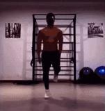 深蹲500个之后尿液变深,深蹲后第二天尿液深褐色