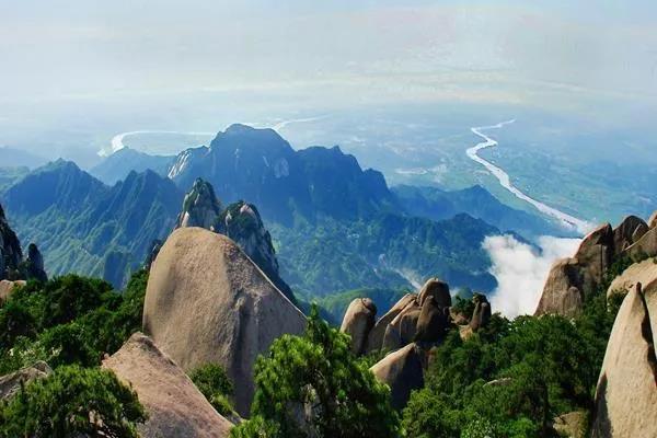 齐云山和天柱山哪个更美,天柱山的魅力有多大