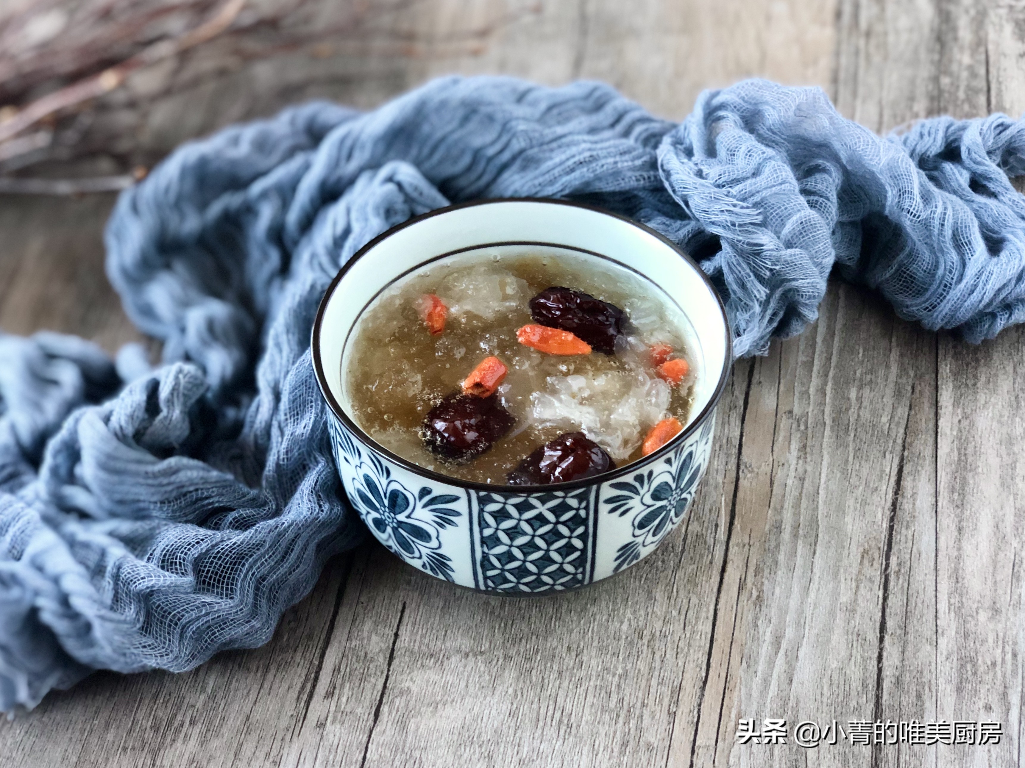 桃胶皂角米雪耳羹,桃胶皂角米雪燕银耳羹图片