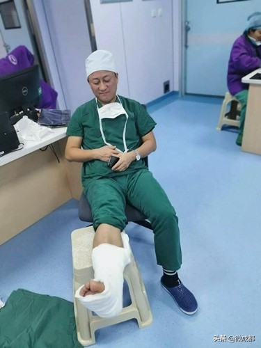 韧带撕裂打石膏拆掉后走路多了疼,韧带损伤打石膏走路