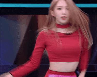 刘雯最近节目穿搭,刘雯穿搭简单款