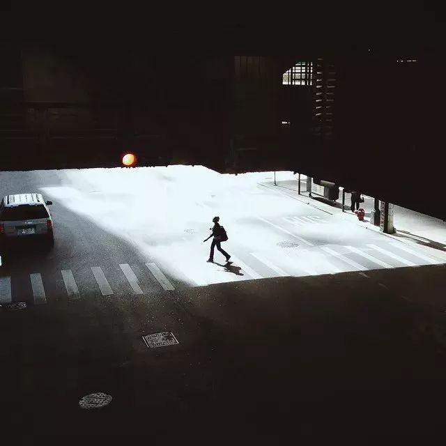 他是一名设计师,靠玩手机摄影成为了苹果签约摄影师