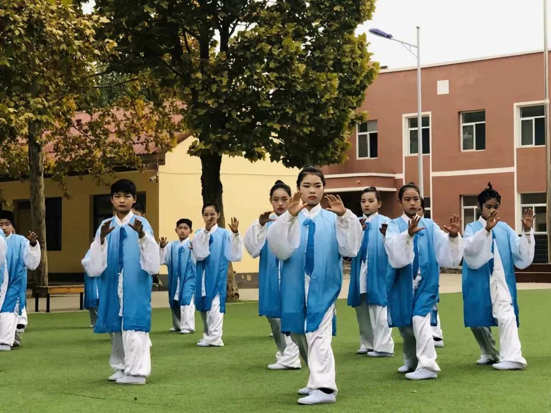 满怀豪情迎接新的一年到来,满怀激情迎接新学期视频